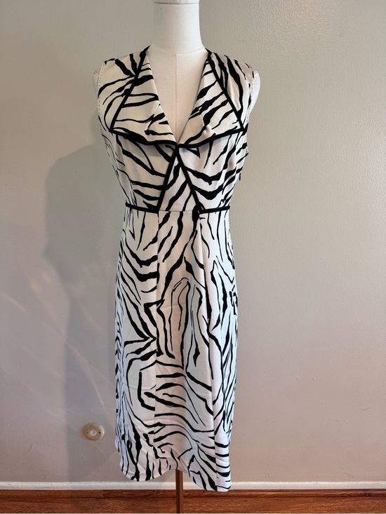 Elie Tahari Dresses & Skirts - Elie Tahari 95% Silk Zebra Print Midi Dress Estimated Size 8